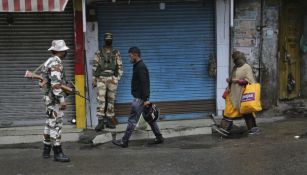 Calles custodiadas en la India