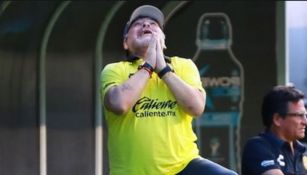 Maradona mira al cielo en un partido con los Dorados de Sinalóa 