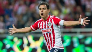 Omar Bravo celebra anotación con Chivas 