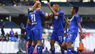 Cruz Azul en festejo de gol