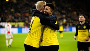 Julian Brandt y Jadon Sancho en festejo de gol