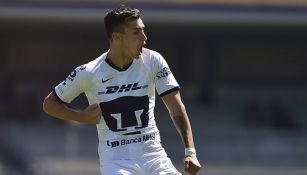 Juan Ignacio Dinenno festeja un gol con Pumas