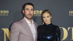 Justin Verlander y Kate Upton en una alfombra roja 