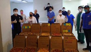 Enfermeros y médicos reciben pizzas gratis por su labor