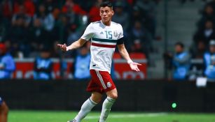 Héctor Moreno durante un partido con México