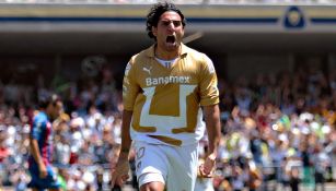 Martín Bravo durante un duelo con Pumas