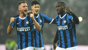 Jugadores del Inter celebran una anotación 