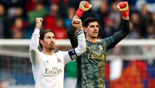 Sergio Ramos y Courtois tras una victoria del Real Madrid 