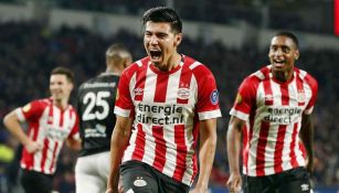 Erick Gutiérrez celebra un gol con el PSV 