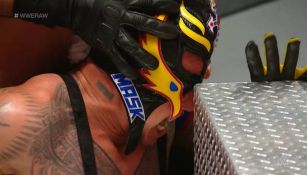 Rey Mysterio sufrió una fuerte lesión en el ojo