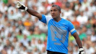 Sergio Bernal durante un partido con Pumas