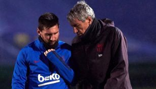 Setién y Messi platican durante un entrenamiento