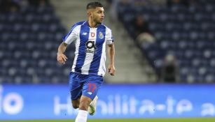 Tecatito Corona en partido con Porto