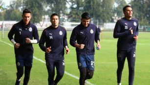 Raúl Gudiño, Miguel Jiménez y Antonio Torres entrenando con Chivas