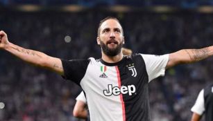 Gonzalo Higuaín festeja una diana con la Juve