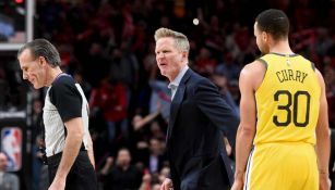 Steve Kerr se molesta en un juego de los Warriors