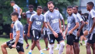 Jugadores del Emelec durante un entrenamiento 