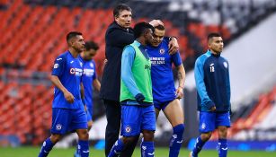 Jugadores de Cruz Azul en el partido contra América