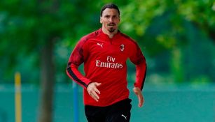 Zlatan Ibrahimovic regresó a Milán para realizarse pruebas médicas tras lesión