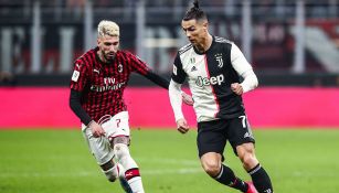 Cristiano Ronaldo conduce el esférico en la Ida contra el Milan