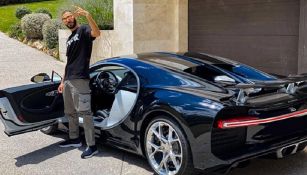 Karim Benzema junto a su Bugatti Chiron