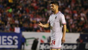 Oribe Peralta jugando en Chivas