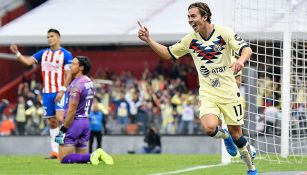 Córdova festeja un gol contra Chivas