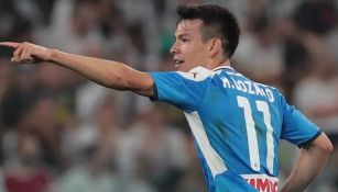 Chucky Lozano durante un partido con Napoli