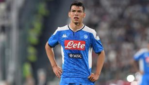 Chucky Lozano durante un duelo con el Napoli