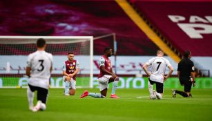 Aston Villa vs Sheffield: Jugadores y árbitro se hincaron por lucha vs racismo