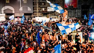 Fans del Napoli celebran el título de la Coppa Italia