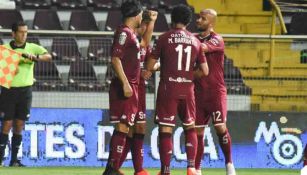 Jugadores del Saprissa celebran su boleto a la Final del Torneo