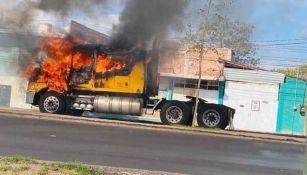 Tráiler es quemado por el crimen organizado