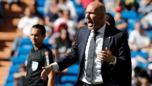 Zinedine Zidane lanza un grito en un juego del Real Madrid 