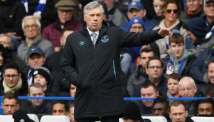 Carlo Ancelotti durante un duelo del Everton