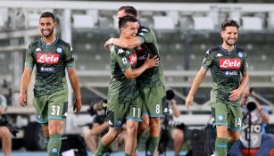 Chucky Lozano celebrando el segundo gol del Napoli