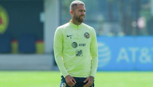 Menéz en entrenamiento con América