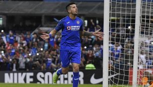 Pablo Ceppelini festeja gol con Cruz Azul