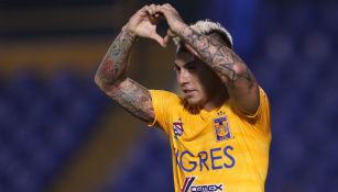 Vargas en festejo de gol