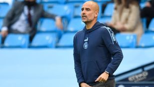 Pep Guardiola da indicaciones en un duelo del Man City 