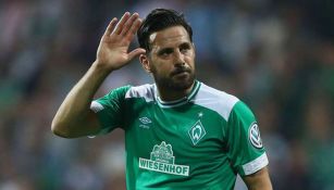 Pizarro se despide de la afición del Werder