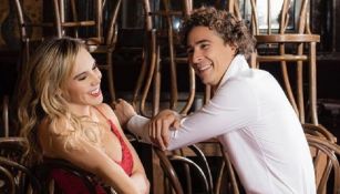 Guillermo Ochoa junto a su esposa Karla Mora