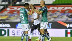 León en celebración de gol