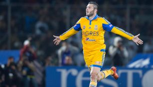 Gignac celebra un gol con Tigres en 2015