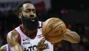 Harden en juego con los Houston Rockets 