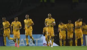 Jugadores de Tigres en el partido vs Cruz Azul