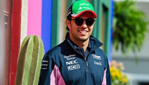 Checo Péres previo a una carrera en la Fórmula Uno 