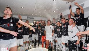 Jugadores de la Juventus celebran título de la Serie A