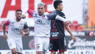 Luciano Acosta festeja una anotación frente a los Xolos