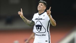 Juan Manuel Iturbe celebrando una anotación con Pumas